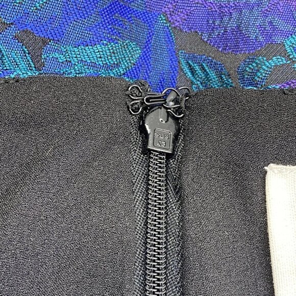 Hyacinth House Women’s Jacquard Floral Sleeveless Blouse - Picture 6 of 11